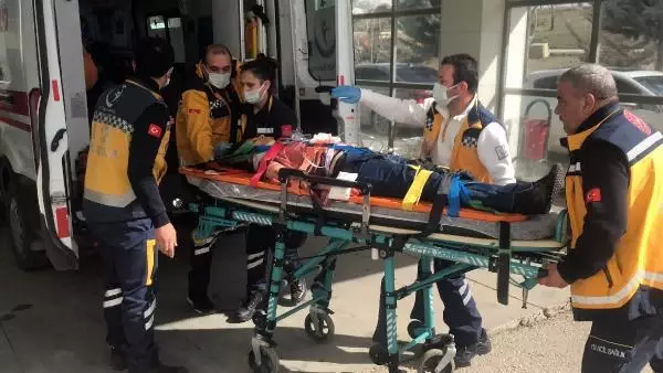 Otomobili takla atan adamın sedyedeki ilk sorusu duygulandırdı: Eşimin yanına gitmek istiyorum