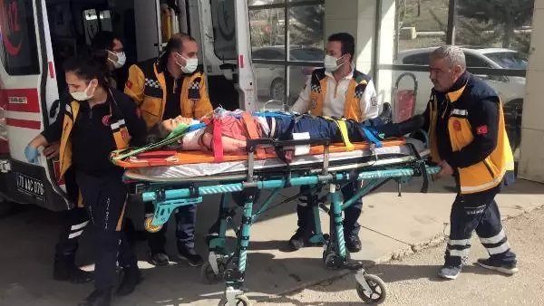 Otomobili takla atan adamın sedyedeki ilk sorusu duygulandırdı: Eşimin yanına gitmek istiyorum