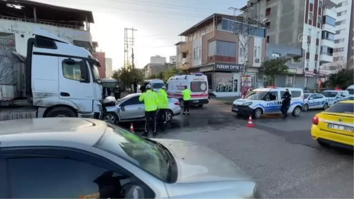 Park halindeki tıra çarpan otomobilin sürücüsü öldü (2)