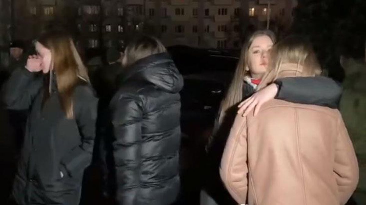 Savaş kendini resmen hissettirdi! Kadınlar, askere giden erkekler için ağladı