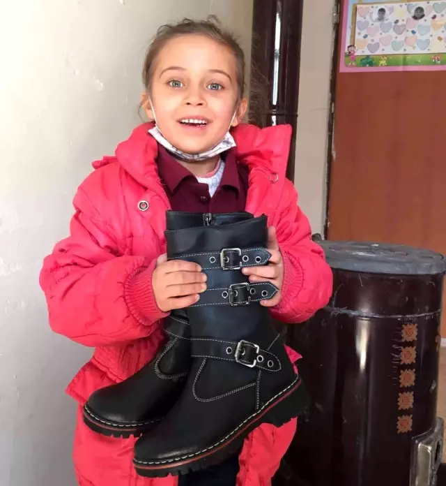 Eskişehir'den Hakkâri'ye minik ayakları ısıtan yardım