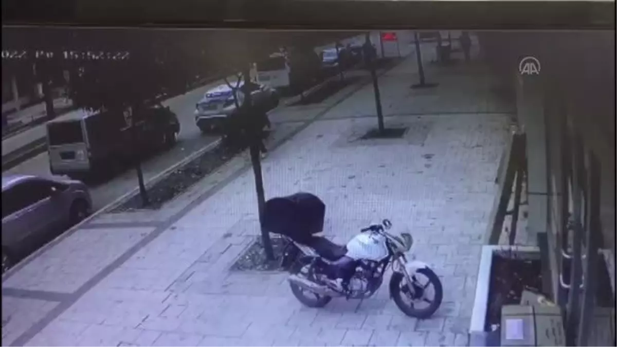Son dakika haber: Polisin 'dur' ihtarına uymayan şüpheli üzerindeki tabancayı atıp kaçtı