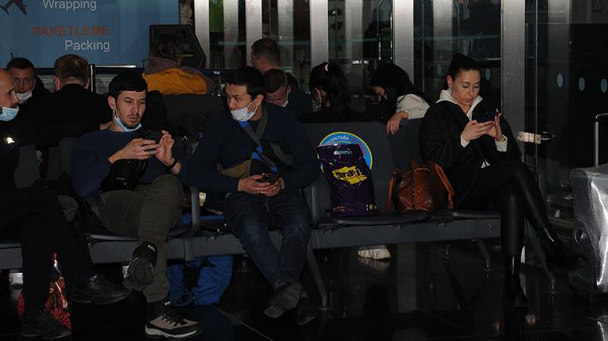 Rusya'nın saldırısı sonrası uçuşlar iptal oldu! Ukraynalı turistler İstanbul'da kaldı