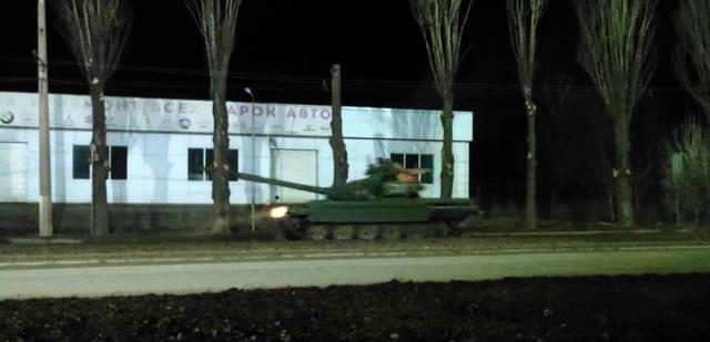 Son dakika: Ukrayna'daki ayrılıkçı liderler, Rusya Devlet Başkanı Putin'den yardım istedi! Rus tankları Donbas'a girdi