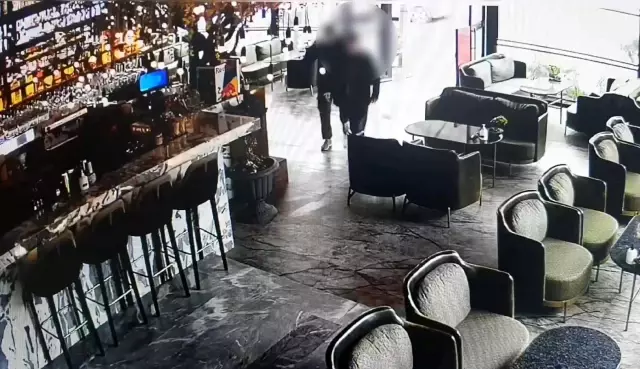 Yol sorma bahanesiyle hırsızlık! Turistleri uyku ilacıyla uyutup soydular Yol sorma bahanesiyle hırsızlık! Turistleri uyku ilacıyla uyutup soydular