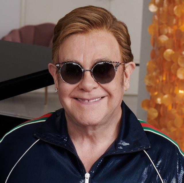 Ünlü şarkıcı Elton John'un içinde olduğu özel jet, havada arızalandı