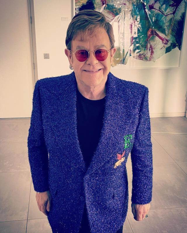 Ünlü şarkıcı Elton John'un içinde olduğu özel jet, havada arızalandı