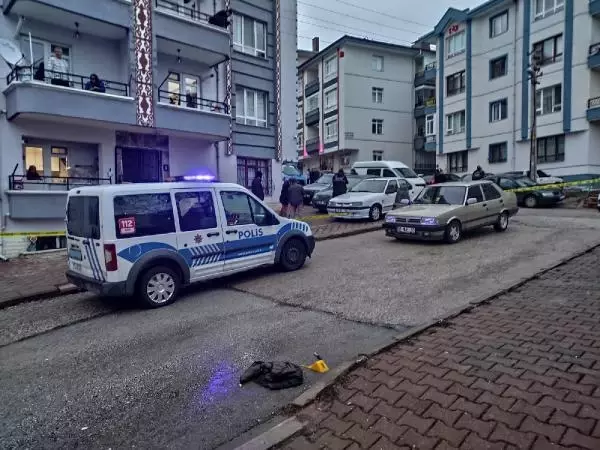 Alıkoyulan kızı ve torunlarını almaya giderken eski damatları kurşun yağdırdı: 1 ölü, 1 yaralı Alıkoyulan kızı ve torunlarını almaya giderken eski damatları kurşun yağdırdı: 1 ölü, 1 yaralı