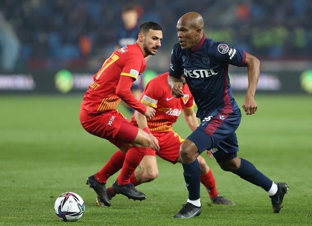 Müthiş geri dönüş! Trabzonspor, 2 farklı geriye düştüğü maçta Kayserispor'u devirdi