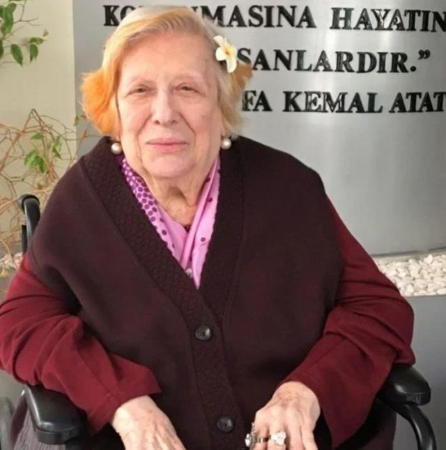 Türk sinemasının duayen ismi Ayten Erman koronavirüse yenildi