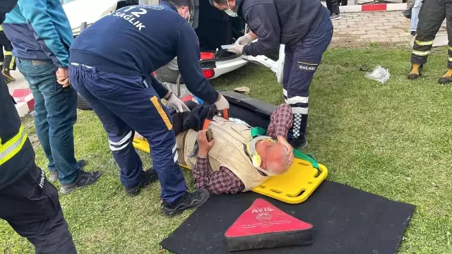 İki araç çarpıştı: 3'ü çocuk 5 kişi yaralandı