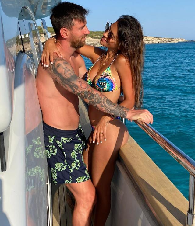 Savaş umurunda değil! Eşinin bikinili fotoğrafını paylaşan Messi'ye tepkiler çığ gibi