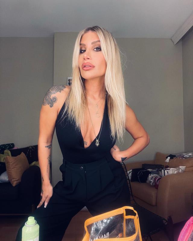 Ünlü isimler, güzellik merkezi açılışlarından paraya para demiyor! Zirvede 800 bin TL ile Hülya Avşar var Ünlü isimler, güzellik merkezi açılışlarından paraya para demiyor! Zirvede 800 bin TL ile Hülya Avşar var