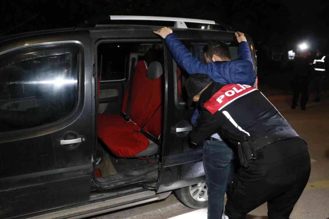 Son dakika haberi... Adana'da Huzur ve Güven uygulaması: 43 kişi yakalandı, çok sayıda ruhsatsız silah ele geçirildi