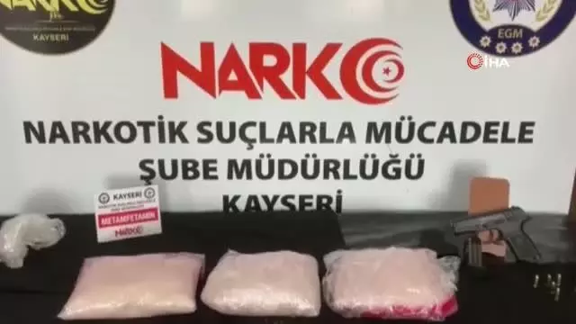 ''''Dur'''' ihtarına uymayan araçtan 4 kilo uyuşturucu çıktı