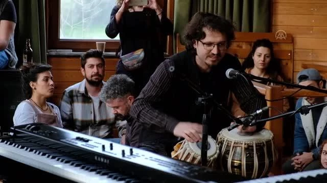 Son dakika haberi | İZMİR -Hindistan'ın klasik enstrümanı "tabla"nın tınısını Anadolu'ya duyuruyor