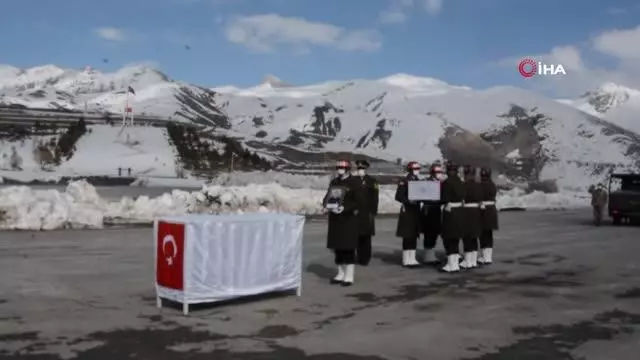 Şehit askerin cenazesi memleketine uğurlandı