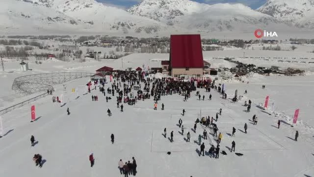 Son dakika haberleri! Terörden arınan Tunceli'de vatandaşlar kayak şenliğine akın etti