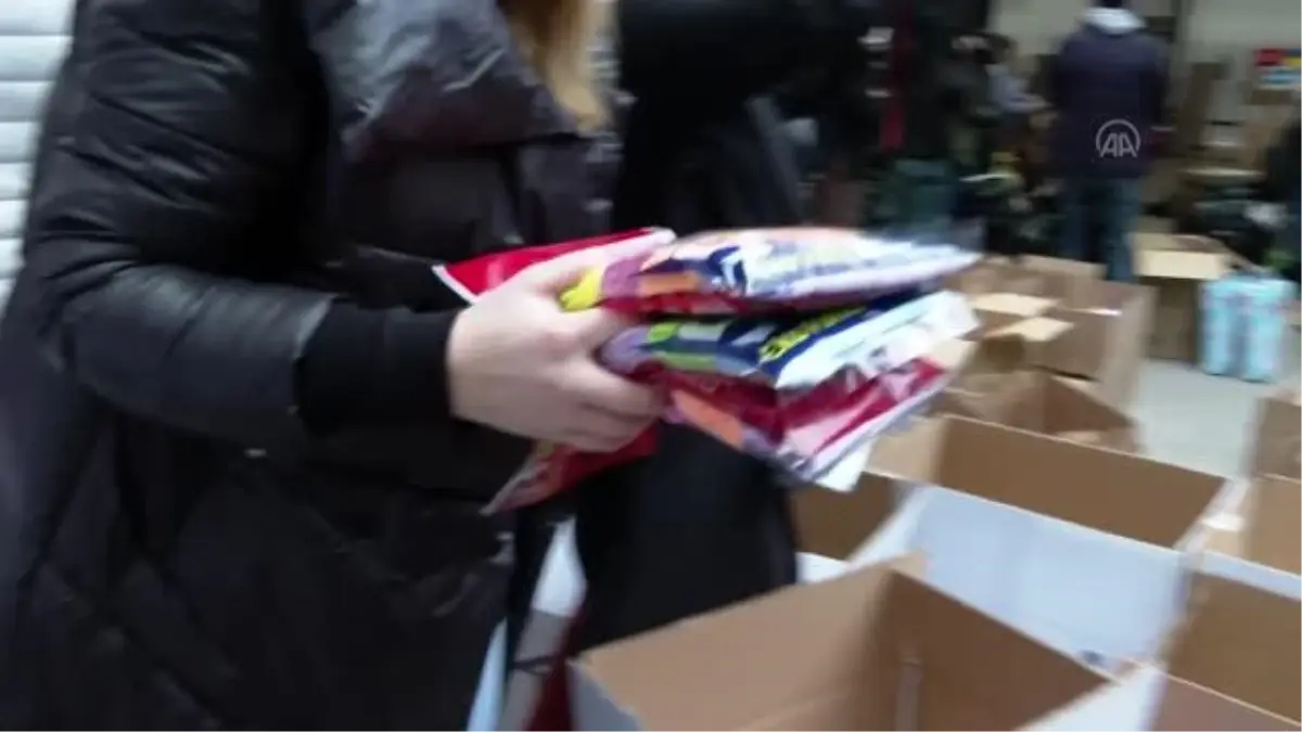 Ukrayna'nın Ankara Büyükelçiliğine Türk halkından yardım paketleri