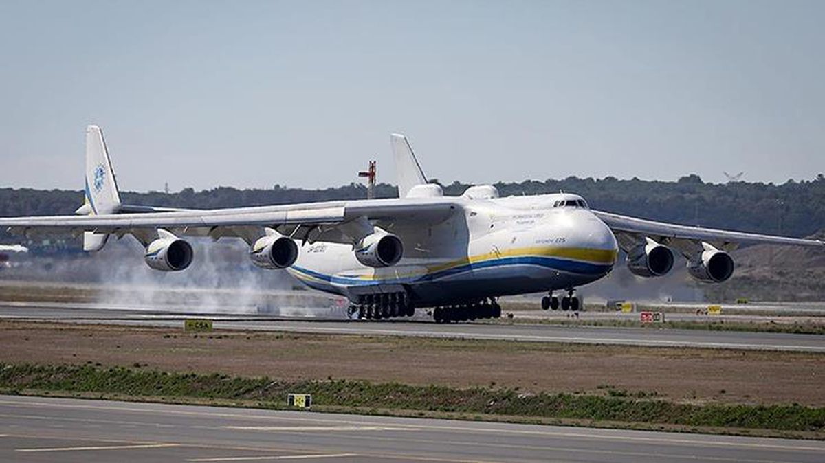 Ukrayna üretimi dünyanın en büyük kargo uçağı Mriya, Ruslar tarafından bombalandı