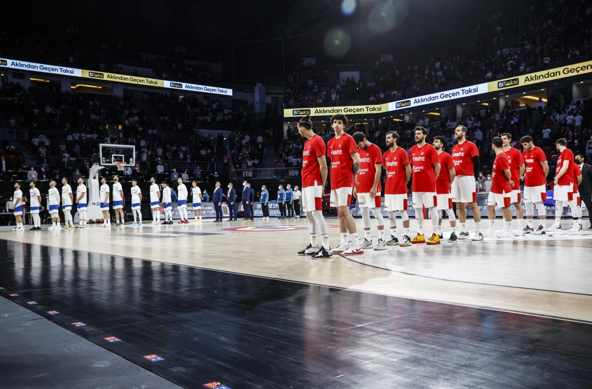 Μια εθνική ομάδα μπάσκετ ανδρών ηττήθηκε και από την Ελλάδα στο γήπεδο.