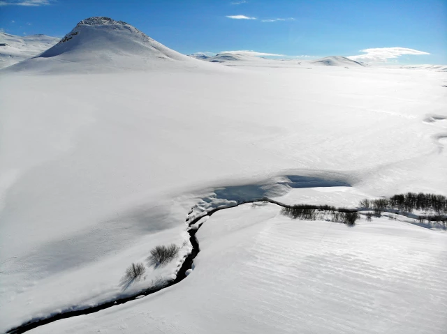 Ağrı'nın karla kaplı menderesleri dron ile görüntülendi
