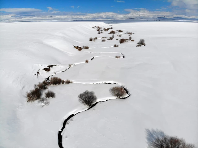 Ağrı'nın karla kaplı menderesleri dron ile görüntülendi