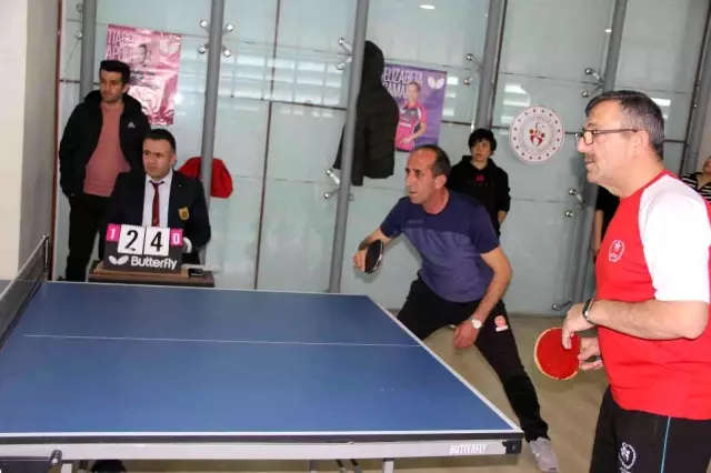 Hakkari'de 'Veteranlar Masa Tenisi İl Birinciliği Turnuvası' düzenlendi