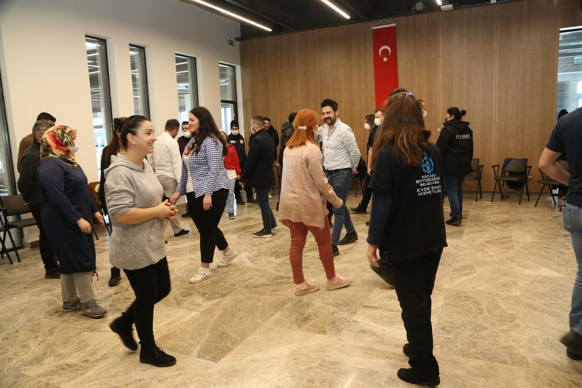 Motivasyon için drama eğitimi aldılar