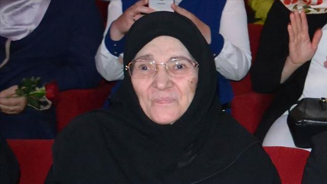 Şule Yüksel Şenler kimdir? Şule Yüksel Şenler nereli, kitapları! Şule Yüksel Şenler nereli, hayatı ve biyografisi!