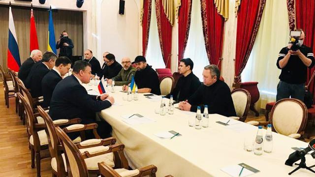 Tüm dünyanın gözü Belarus sınırında! Rusya ve Ukrayna heyetleri müzakerelere başladı Tüm dünyanın gözü Belarus sınırında! Rusya ve Ukrayna heyetleri müzakerelere başladı