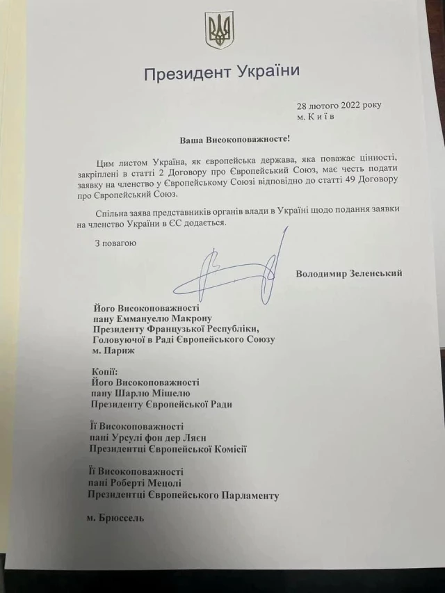 Ukrayna Devlet Lideri Zelenskiy, Ukrayna'nın AB'ye iştiraki için resmi başvuruyu imzaladı