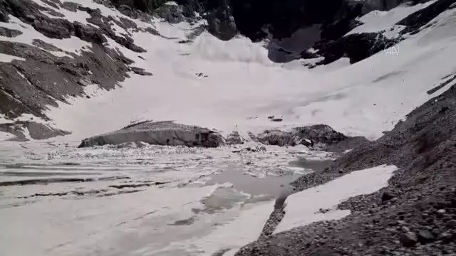 VAN/HAKKARİ - Cilo Dağları'ndaki buzulların yüzde 48'i küresel ısınma nedeniyle eridi
