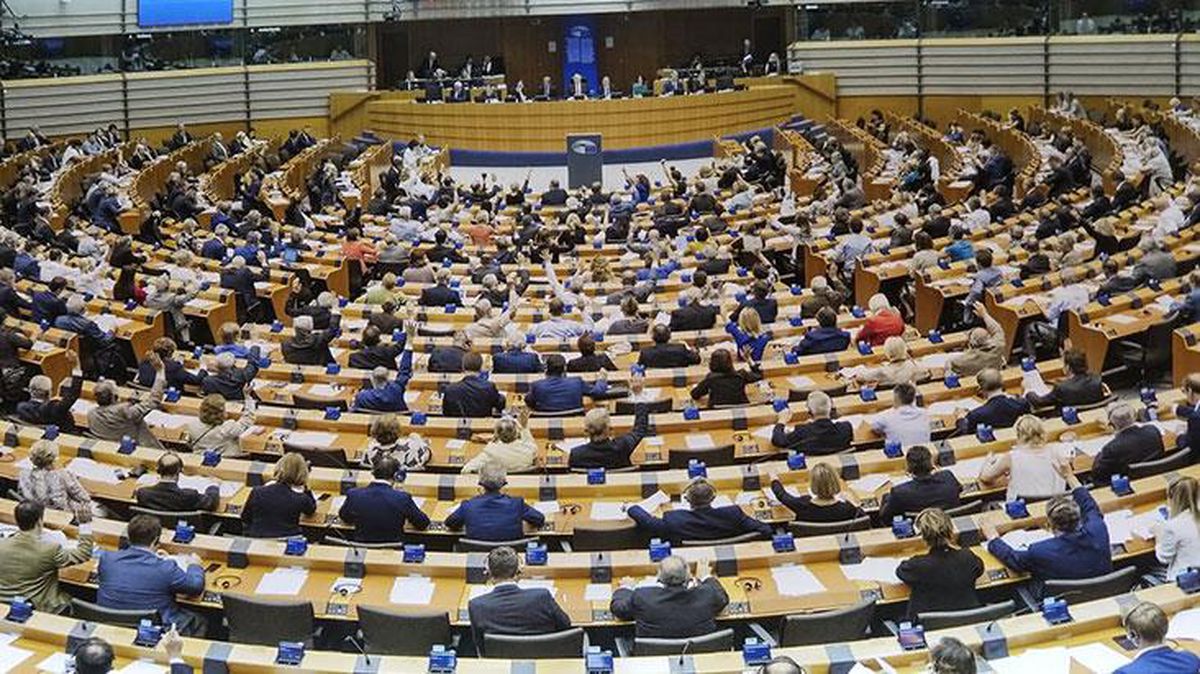 AB Ukrayna'ya destek mesajı verdi, üyelik durumu belirsizliğini koruyor