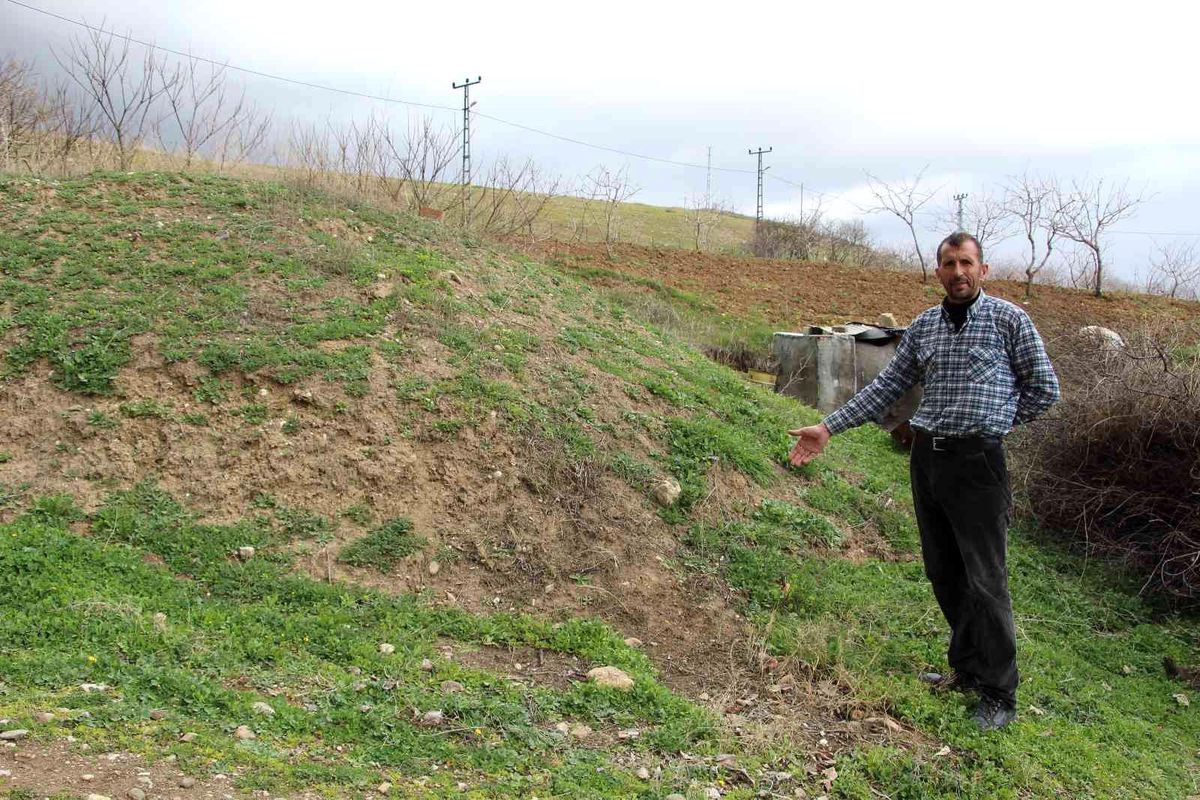 Hırsızlar bir şey bulamayınca direkleri çaldı, bağ evine gelen çiftçi şoke oldu