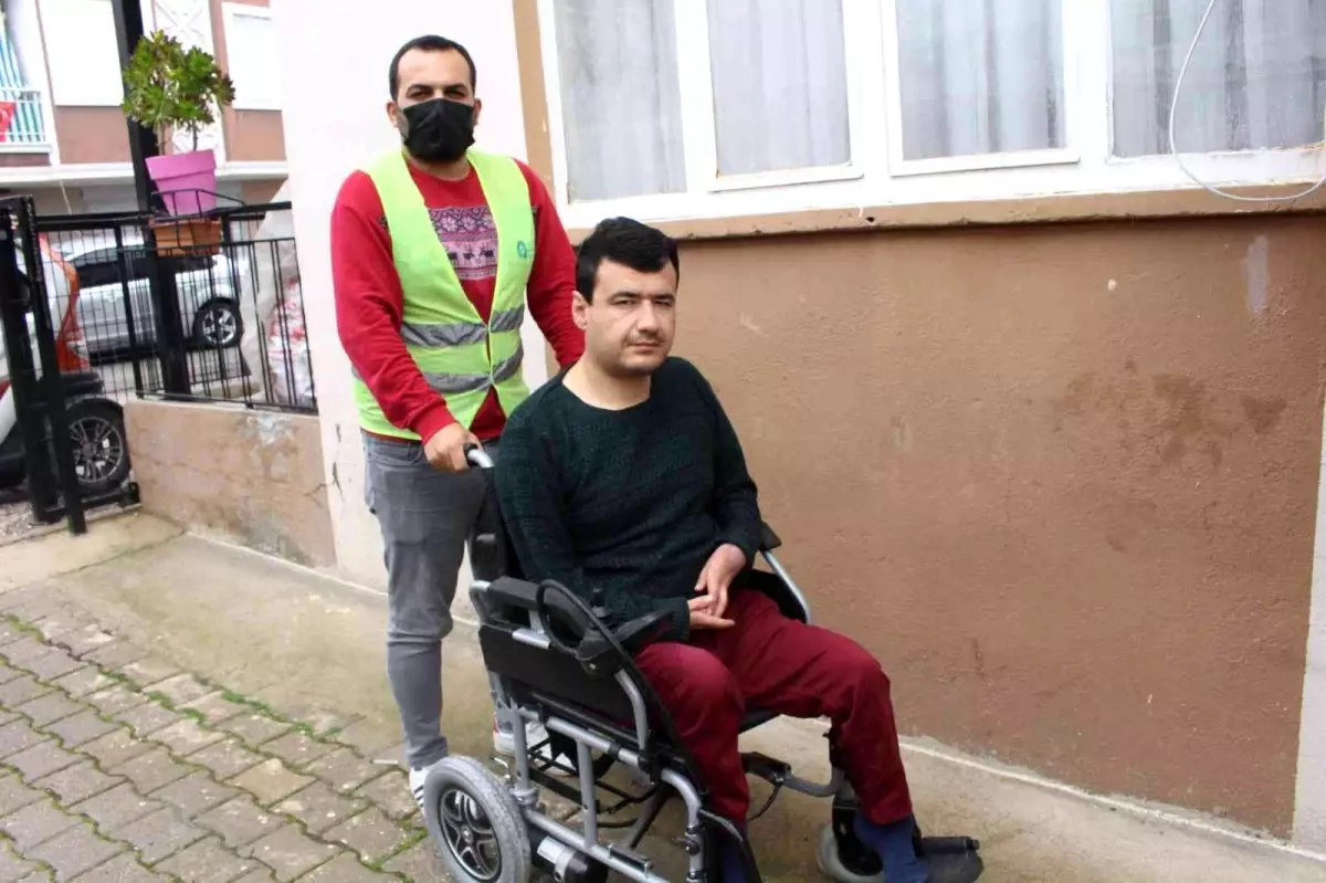 Büyükşehir�den engelli vatandaşa tekerlekli sandalye Büyükşehir�den engelli vatandaşa tekerlekli sandalye