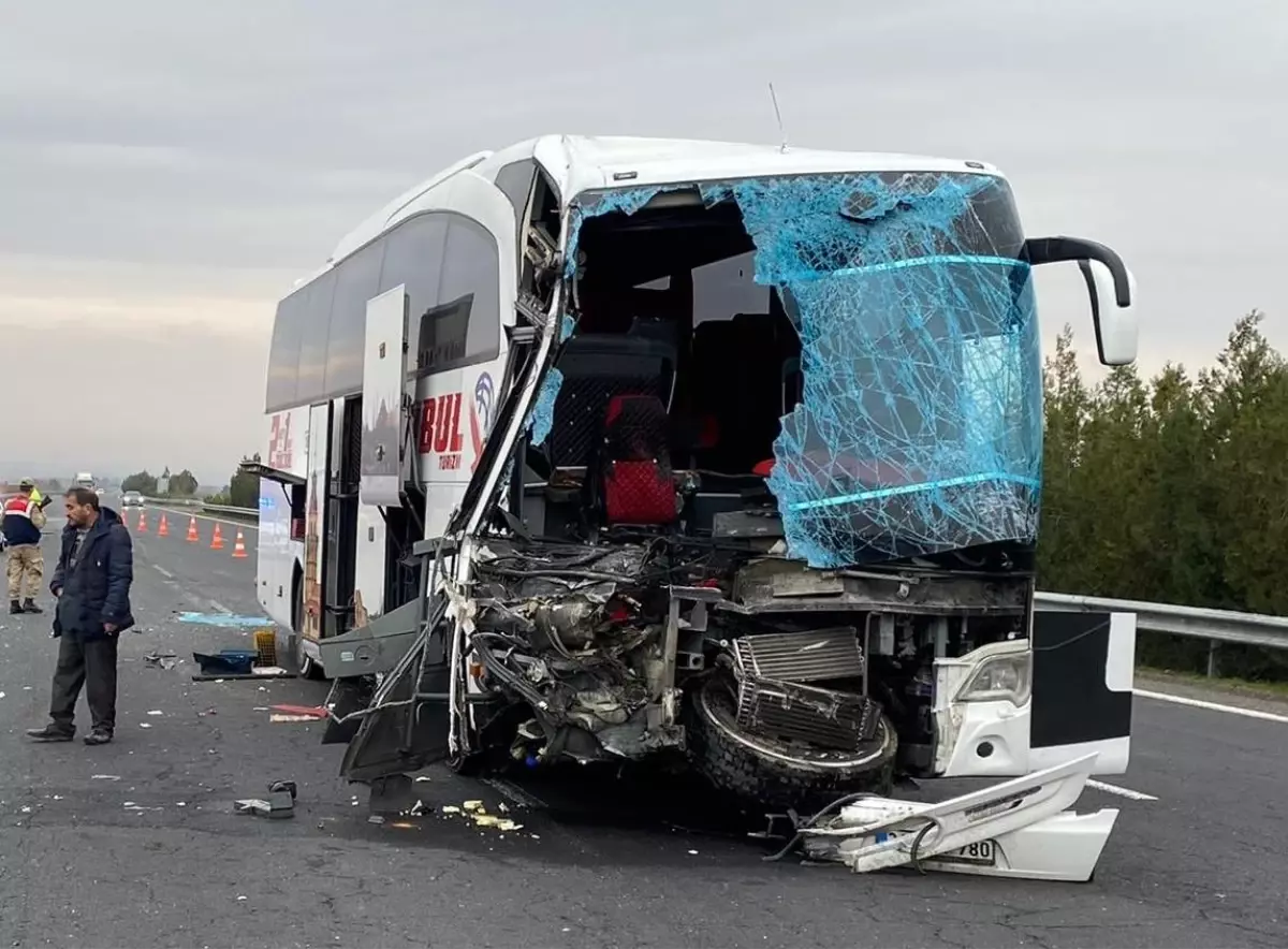 Şanlıurfa&#39;da yolcu otobüsü tırla çarpıştı: 10 yaralı - Haberler