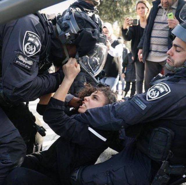 Son dakika haberleri! İsrail polisi, Filistinli kızı darbetti