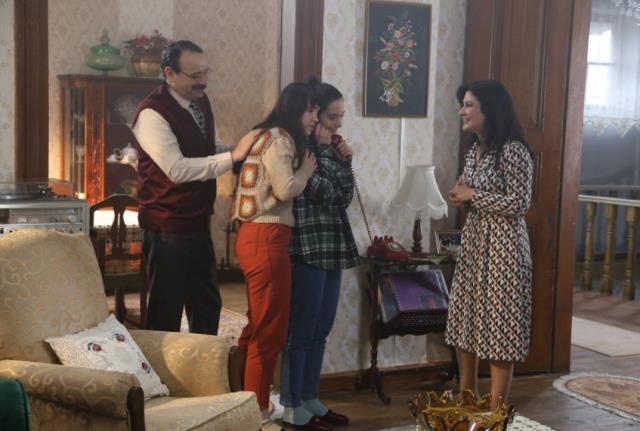 Üç Kız Kardeş'te bu akşam neler olacak? Sadık ve Nesrin, kızları hakkındaki gerçeği öğrenebilecekler mi? Üç Kız Kardeş'te bu akşam neler olacak? Sadık ve Nesrin, kızları hakkındaki gerçeği öğrenebilecekler mi?