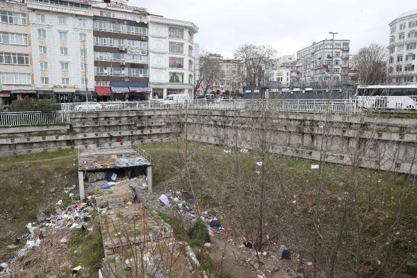 Burası İstanbul'un göbeği! 8 bin 500 yıllık mirası evsizlerin mekanı oldu