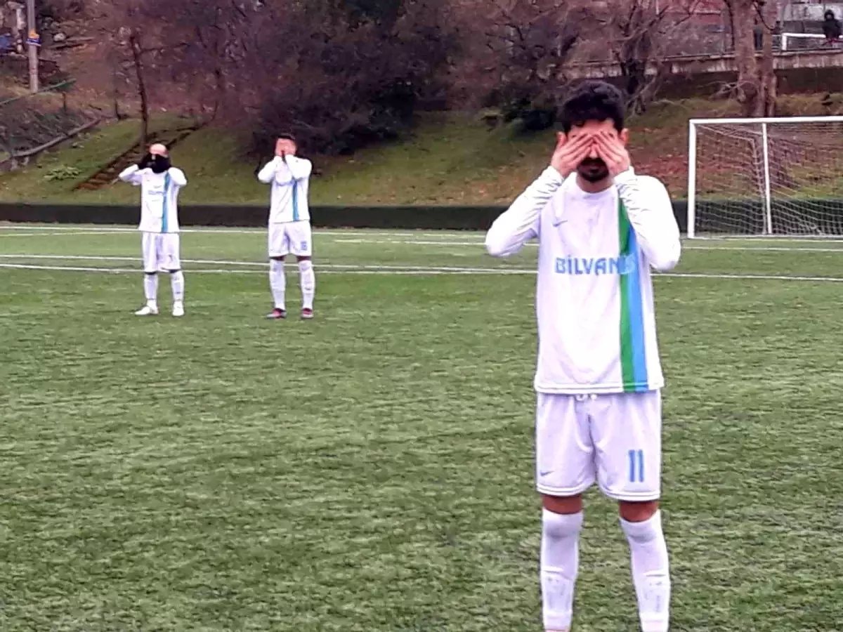 Futbol sahaları böyle tepki görmedi! Tribünlerden büyük alkış aldı