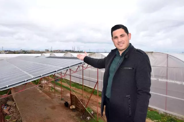 Tarlasına kurduğu sistemle hem elektrik faturasından kurtuldu hem de ek gelir sağlamaya başladı