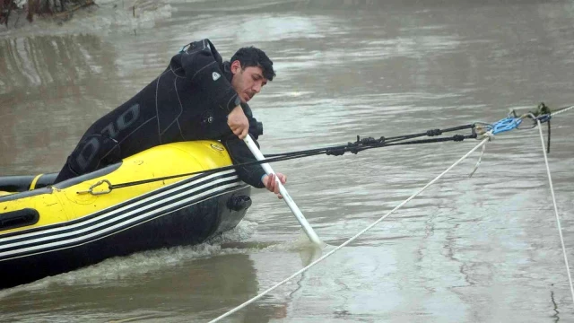 Karasu Irmağı'nda kaybolan Yağmur'u arama çalışmaları devam ediyor