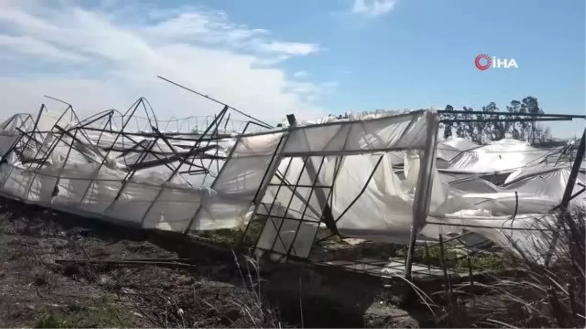 Antalya'da 10 saniyelik hortum domates serasını yerle bir etti