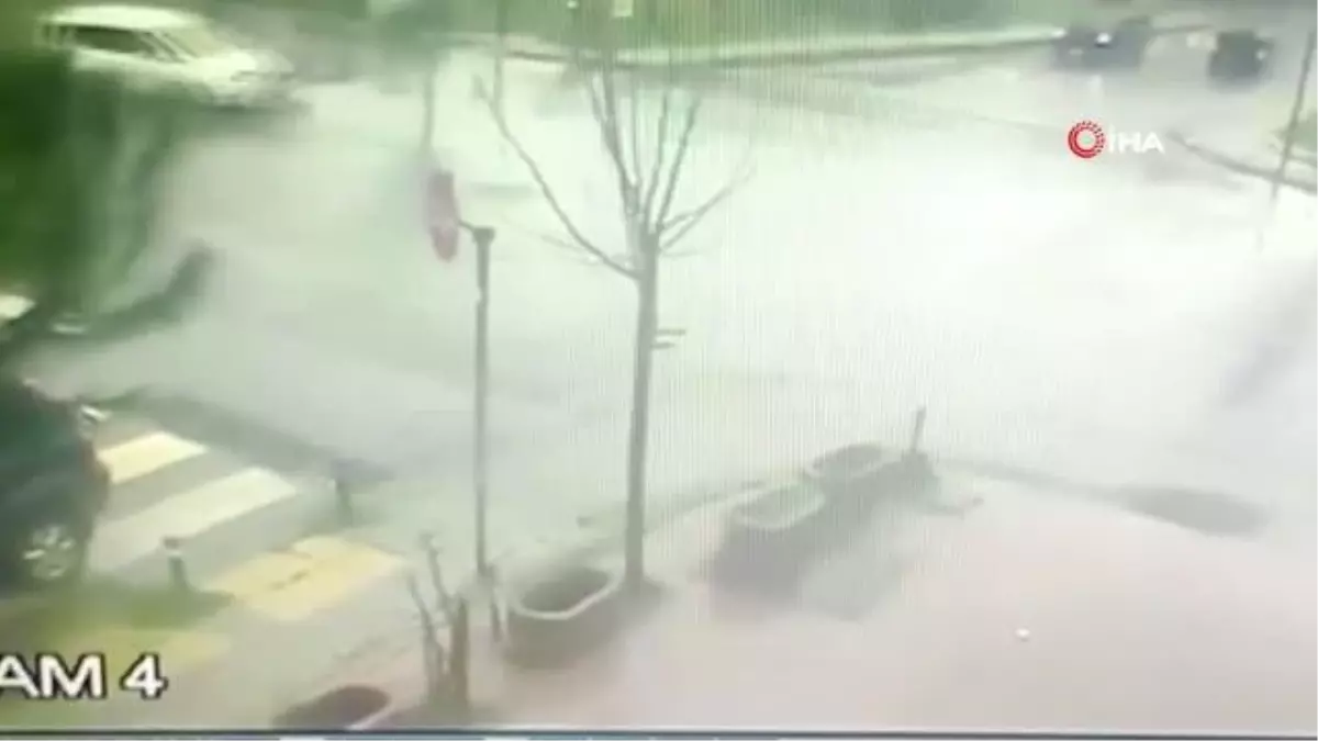 Son dakika haber! Ataşehir'de vukuatlı kavşak... Trafik ışığı ve kasislerin olmadığı kavşaktaki kazalar kamerada