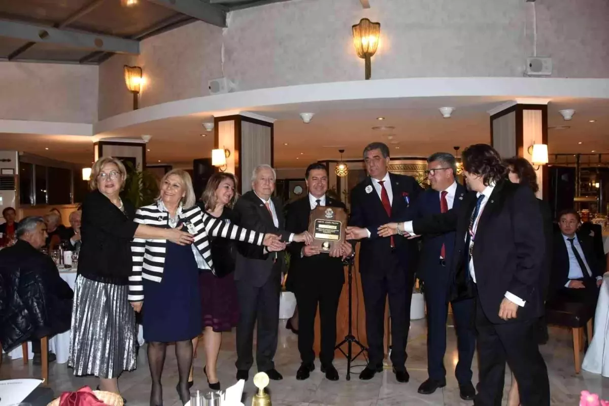 Bodrum Belediye Başkanı Aras'a hizmet ödülü verildi