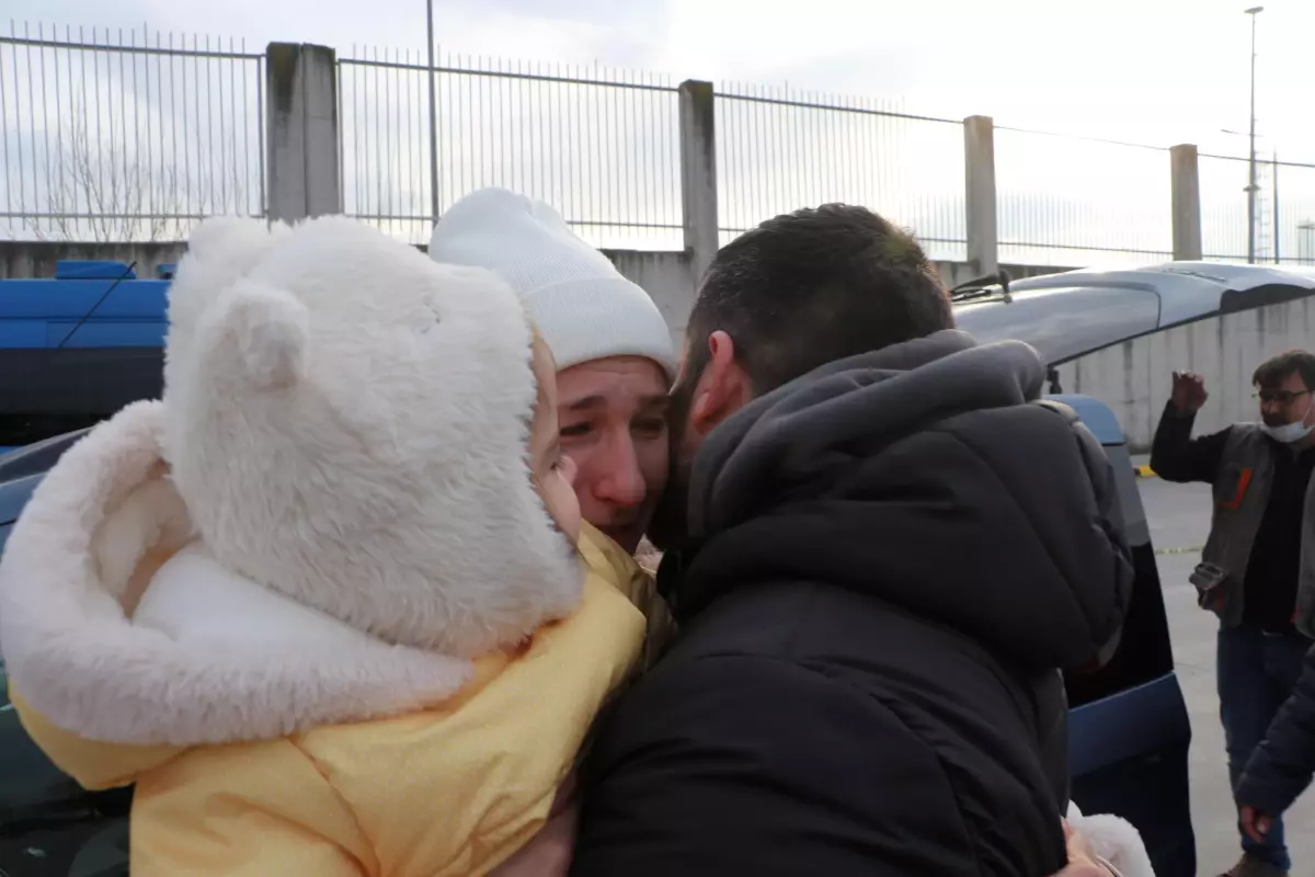 Son dakika haber | Edirneli baba, Ukrayna'daki savaştan kurtulan kızı ve eşine gözyaşlarıyla kavuştu
