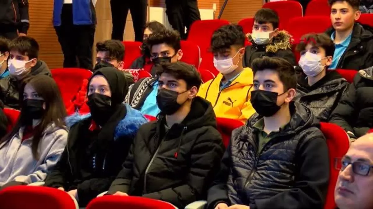 İSTANBUL-OKULLARDA TATBİKAT ÖNCESİ ÖĞRENCİLER AFAD'IN SİMÜLASYONUNDA DEPREMİ YAŞADI