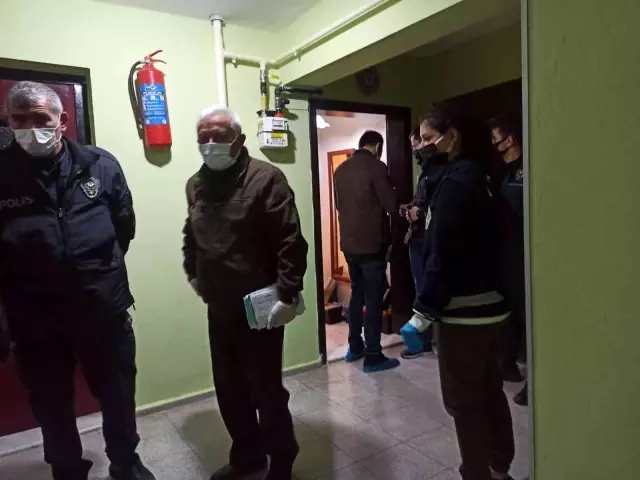 Kanser tedavisi gören adam 5 yıllık eşini boğarak öldürdükten sonra intihar etti Kanser tedavisi gören adam 5 yıllık eşini boğarak öldürdükten sonra intihar etti