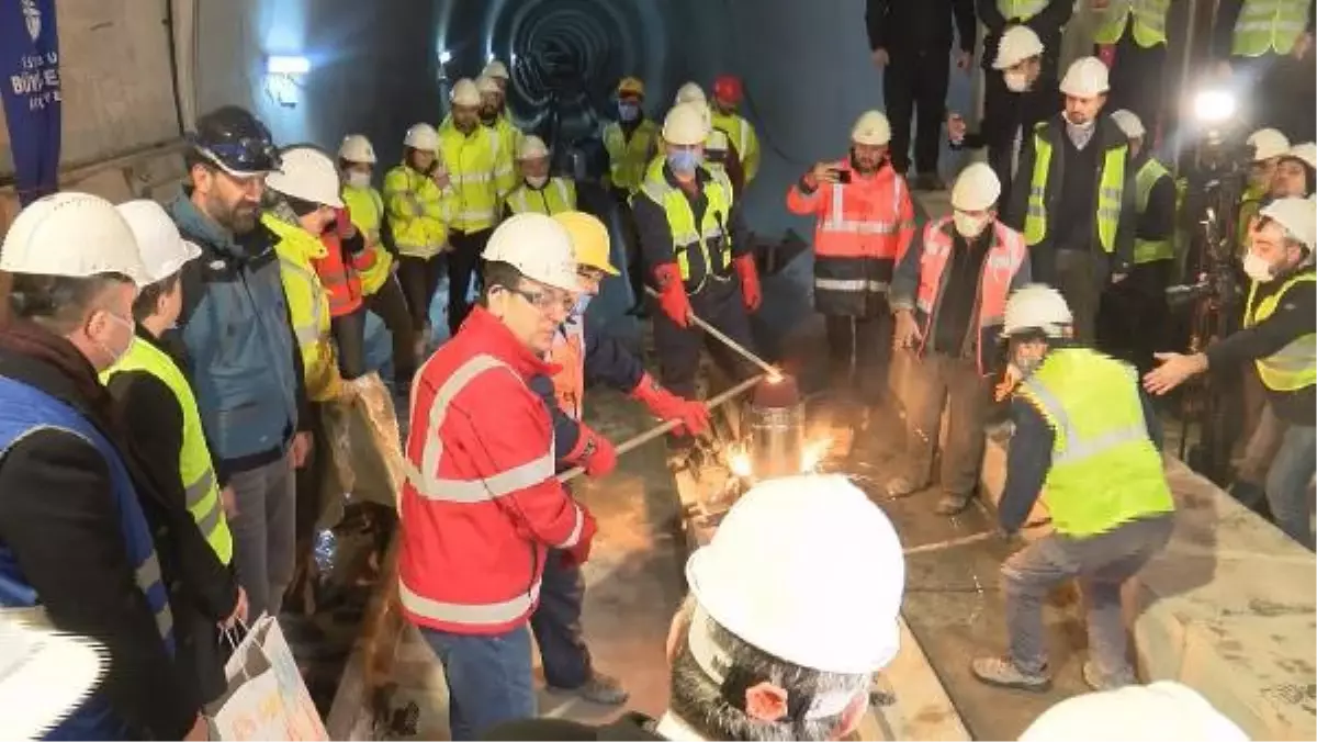 KABATAŞ-MECİDİYEKÖY-MAHMUTBEY METRO HATTINDAKİ SON RAYLARIN KAYNATMA İŞLEMİ YAPILDI